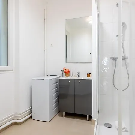 B2d-2people-wagram-1bedroom-ternes-ac Appartement *